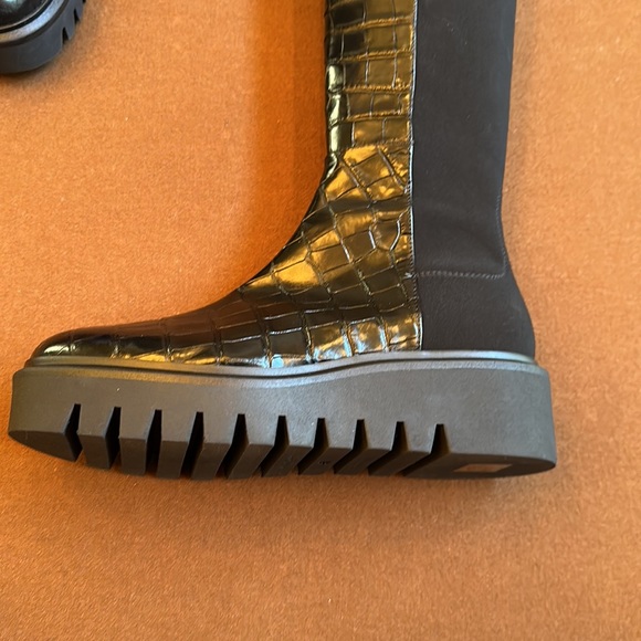 Stuart Weitzman, chalet, lug, sole, knee, high crock, embossed boot, never worn - Picture 5 of 6